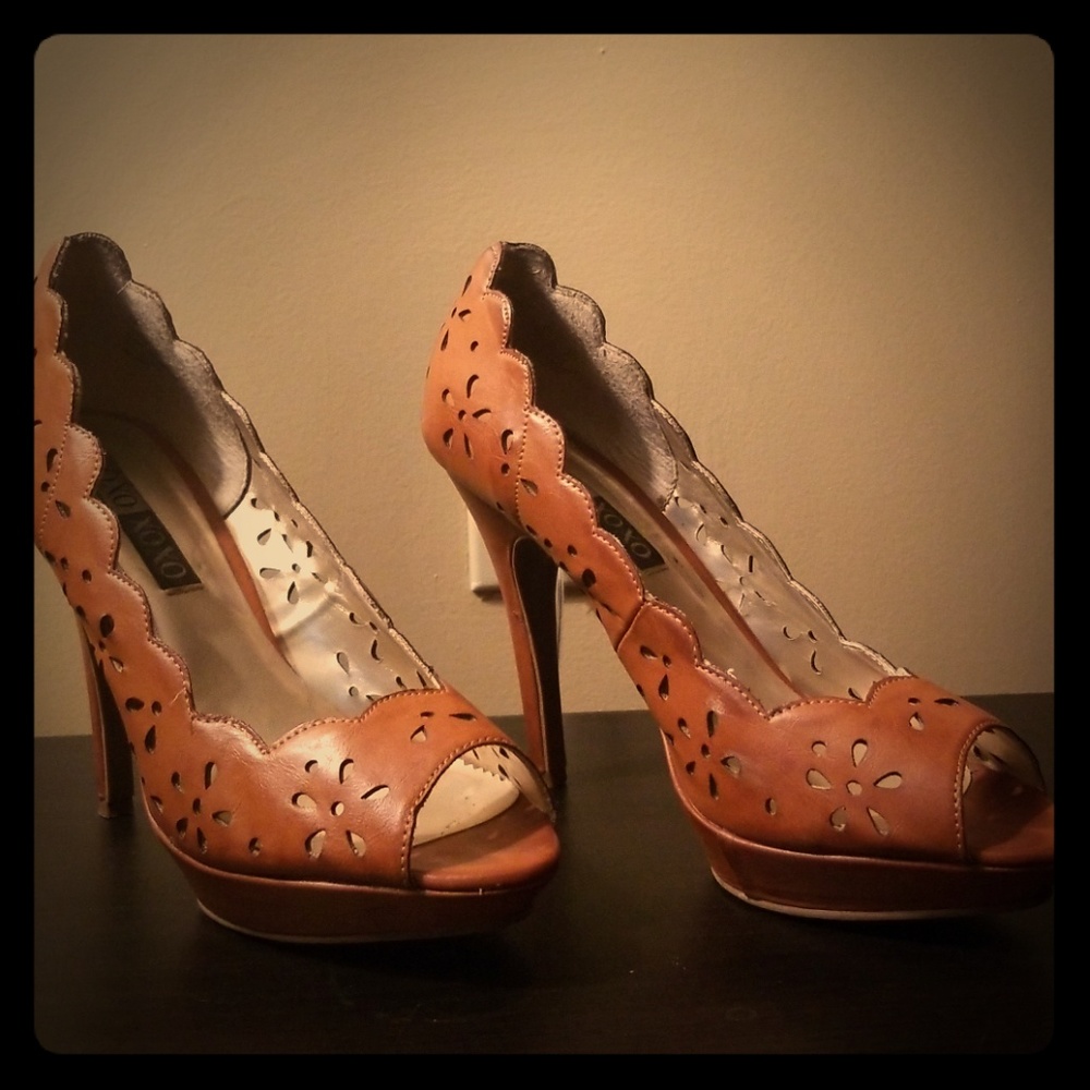 Scalloped Cut-out Peeptoes